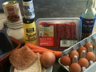 How do you make a basic meatloaf?