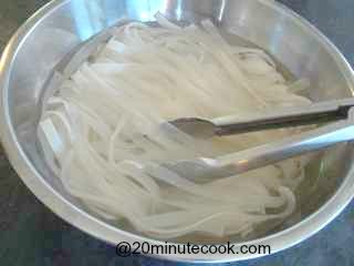 Soften the Pad Thai noodles