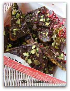 An easy christmas candy recipe - salted caramel chocolate crackers