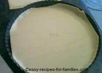 Line the base of the baking tray with the cut out circle of pastry