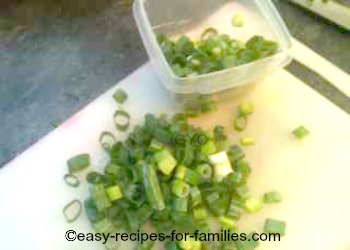 Diced spring onions for an easy pumpkin soup 