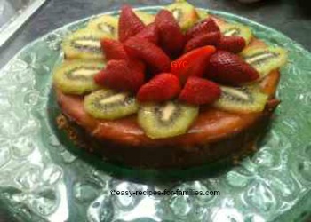 Decorate the crustless pumpkin pie with strawberries and kiwi fruit