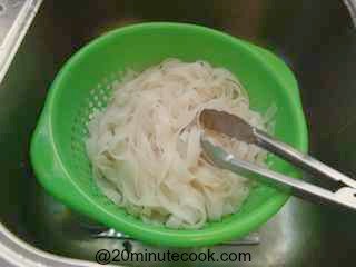 Drain the noodles in a colander