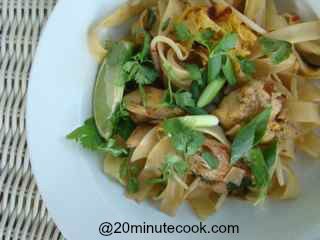 Easy Chicken Pad Thai Recipe in 20 minutes