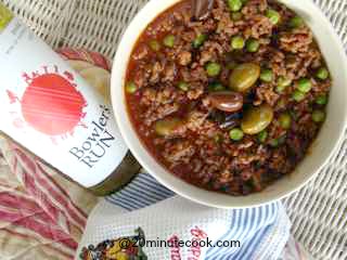 This 20 minute healthy dinner recipe is a one pot meal of low fat ground beef cooked in red wine with olives.