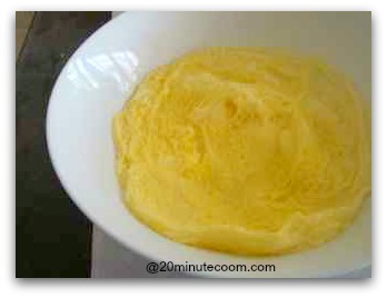 Beaten eggs cooked in the microwave oven